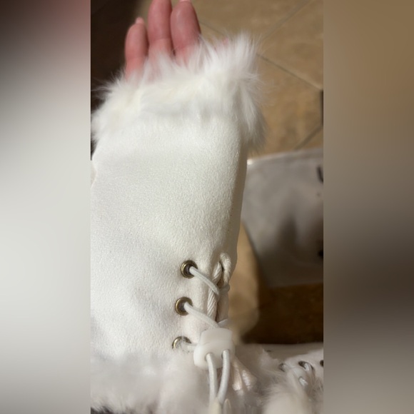 UGG White Faux Fur Fingerless Gloves - Picture 2 of 5